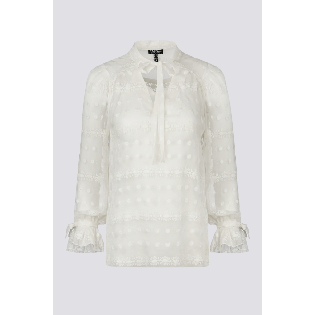 Блуза бяла, бродирана коприна